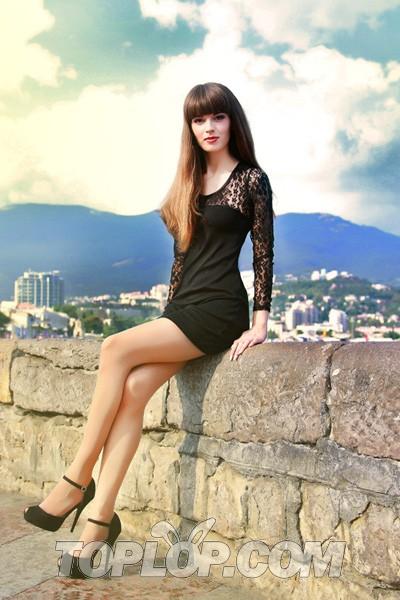 Charming bride Anjela, 31 yrs.old from Yalta, Russia: I am a well ...
