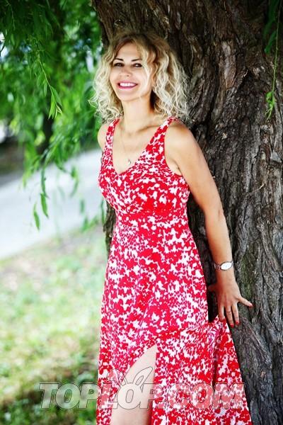 Gorgeous Bride Svetlana 59 Yrs Old From Lviv Ukraine First Of All I Need To Say That I Am Fond