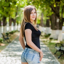 Single woman Alina, 24 yrs.old from Tiraspol, Moldova
