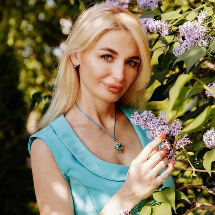 Gorgeous girlfriend Oksana, 45 yrs.old from Tolyatti, Russia