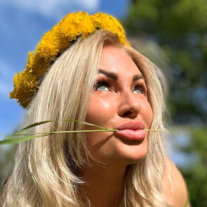 Gorgeous miss Victoria, 48 yrs.old from Oberhousen, Germany