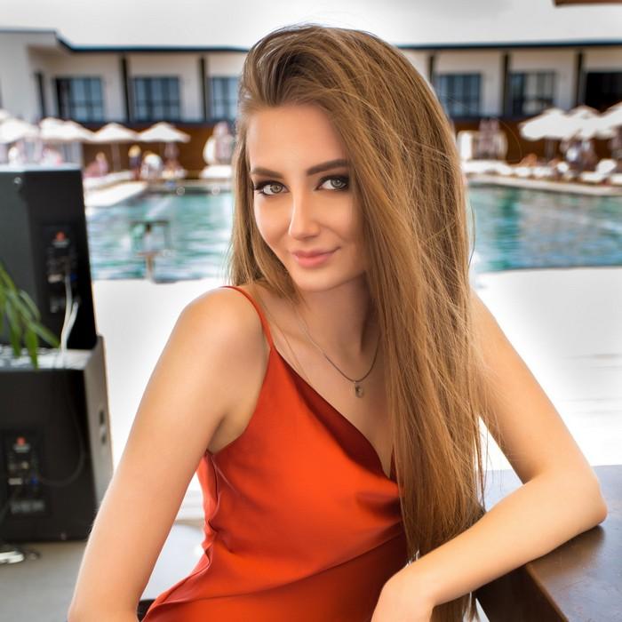 Pretty wife Oksana, 21 yrs.old from Kiev, Ukraine