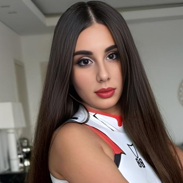 Charming girlfriend Laura, 25 yrs.old from Eastern Europe