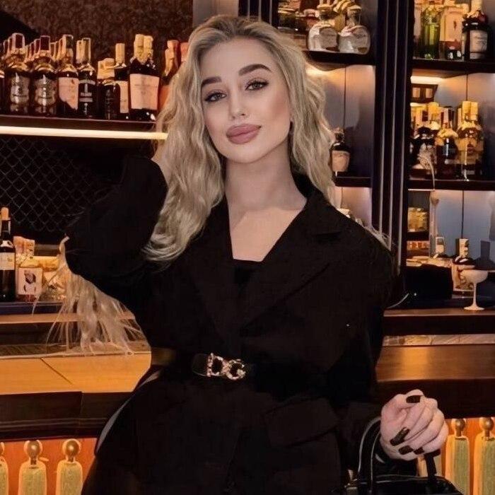 Charming mail order bride Christina, 18 yrs.old from Chicago, United States