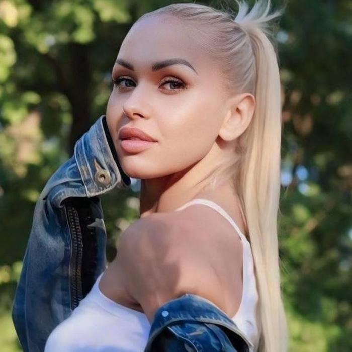 Pretty girlfriend Alina, 36 yrs.old from Kyiv, Ukraine