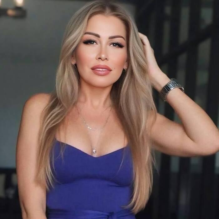 Gorgeous bride Hanna, 47 yrs.old from Kyiv, Ukraine