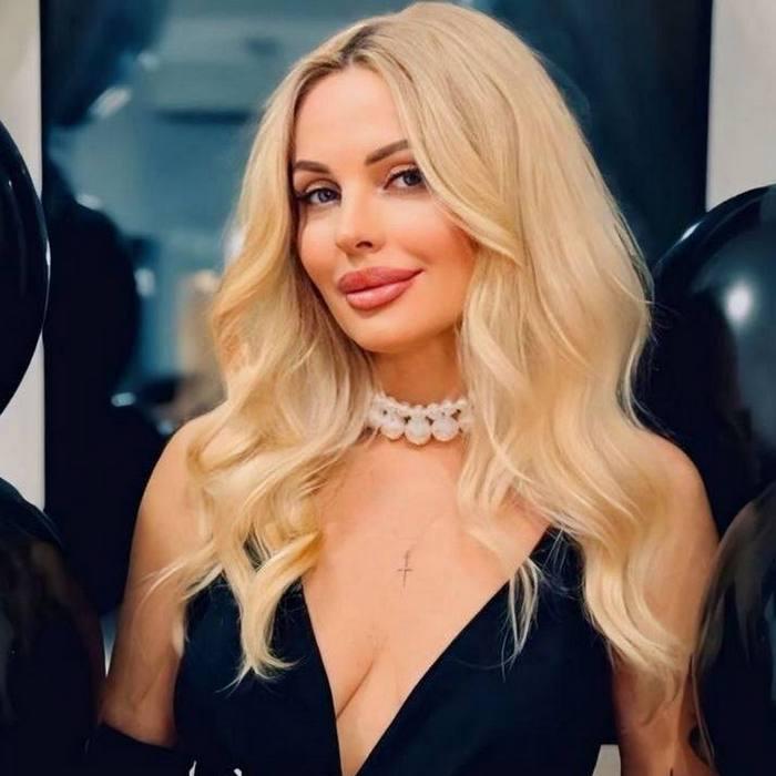 Gorgeous pen pal Elena, 50 yrs.old from Kyiv, Ukraine