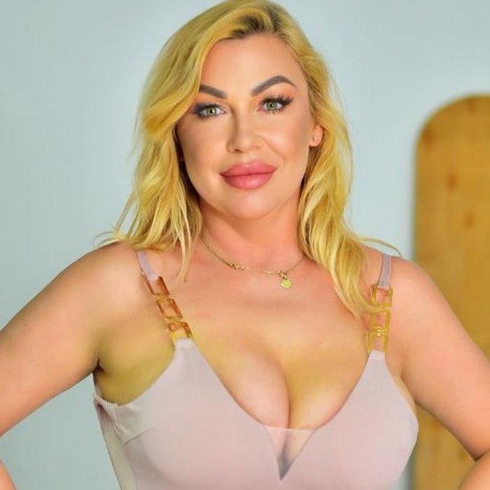 Gorgeous girlfriend Viktoria, 41 yrs.old from Kyiv, Ukraine