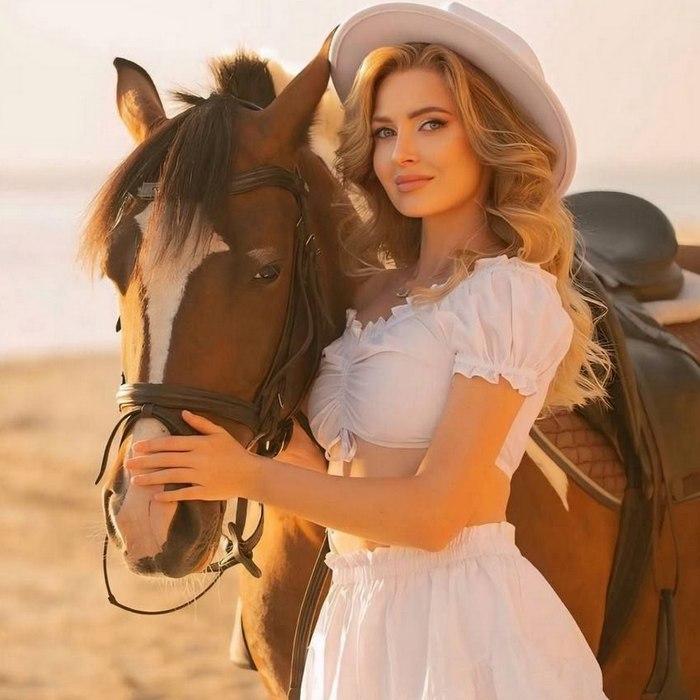 gorgeous girlfriend Alena, 33 yrs.old from Praga, Czech Republic