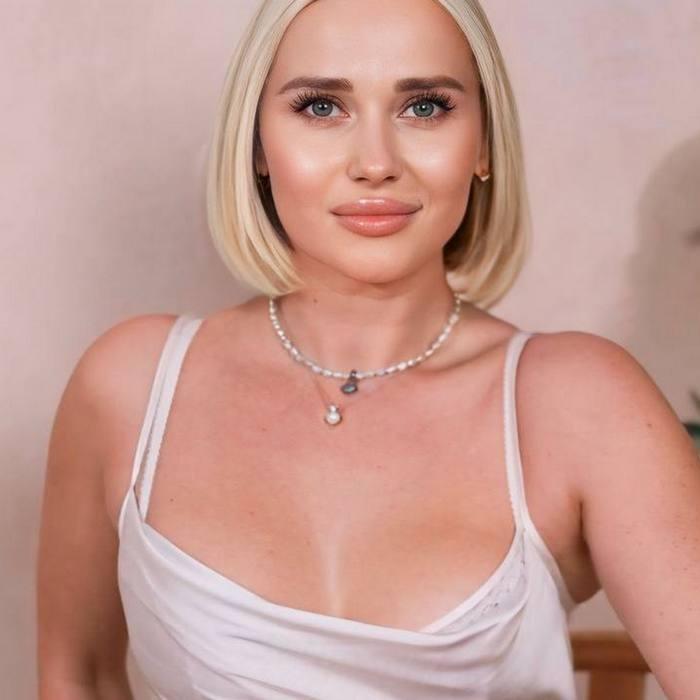 Beautiful wife Daryna, 42 yrs.old from Kiev, Ukraine