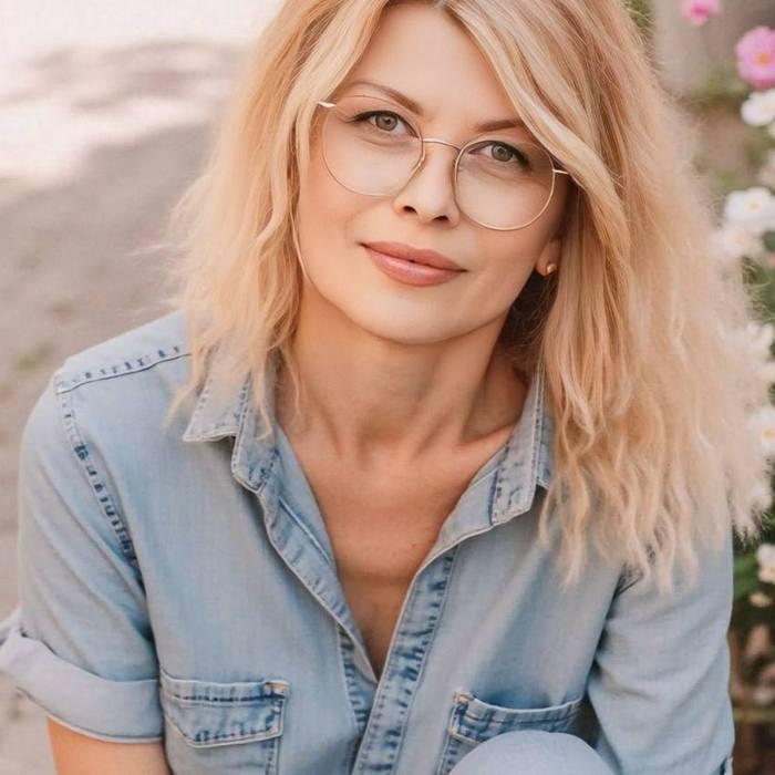 Amazing girlfriend Larisa, 60 yrs.old from Odessa, Yuzhnoe, Ukraine