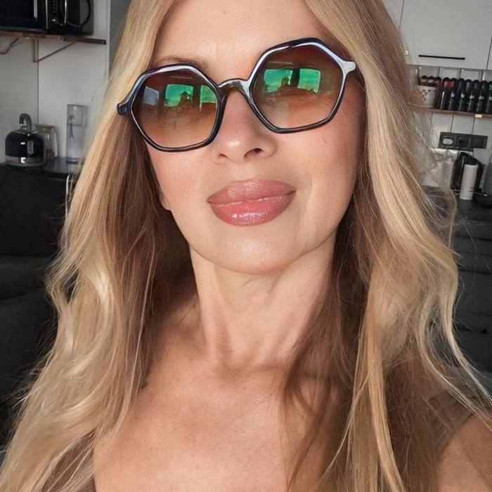 Charming woman Larisa, 60 yrs.old from Odessa, Yuzhnoe, Ukraine