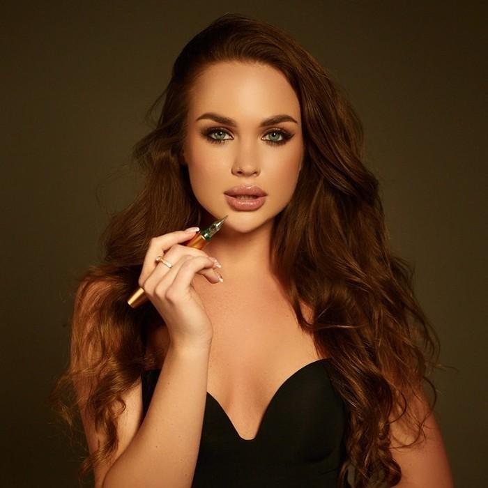 Pretty mail order bride Valeriya, 26 yrs.old from Eastern Europe