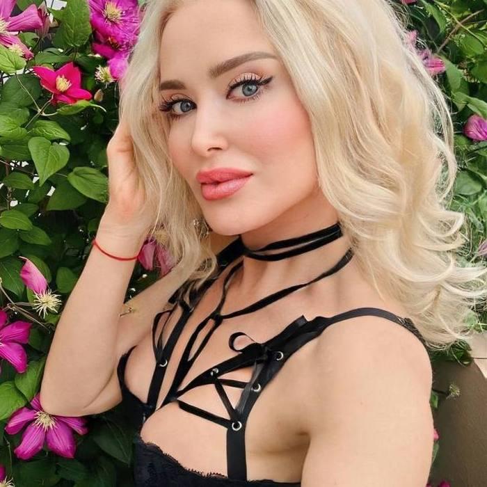 Sexy woman Viktoria, 50 yrs.old from Chalon, France