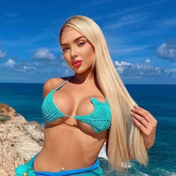 Charming pen pal Caroline, 22 yrs.old from Sao Paulo, Brazil