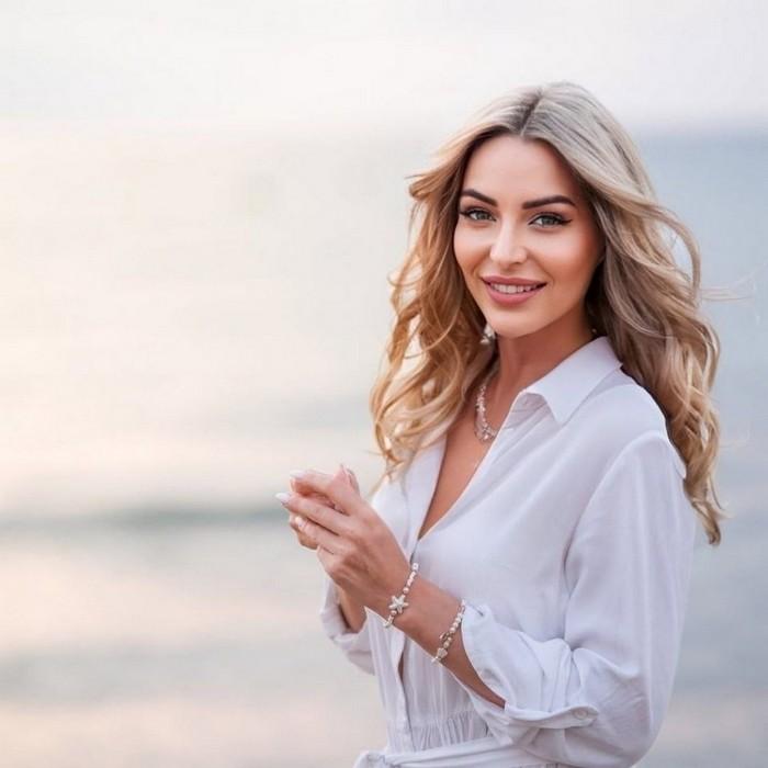 gorgeous wife Alexandra, 33 yrs.old from Valencia, Spain